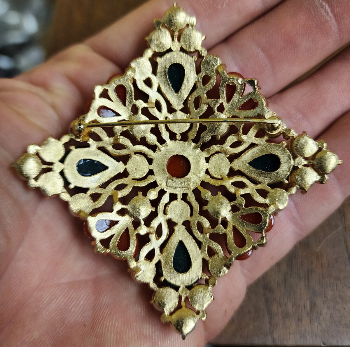 RaRe TRIFARI Gold Tone Designer Brooch 1960s Kashmir RaRe TRIFARI Gold Tone Designer Brooch 1960s Kashmir