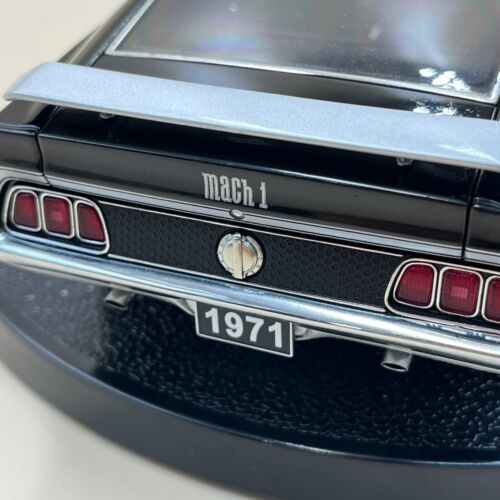 AUTOart 1/18 Ford Mustang MACH I Fastback Black 1971 Millennium Diecast 72823 - Picture 17 of 24