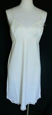 Vanity Fair Slip Size 34 Ivory Nylon Antron III Floral Lace Made USA NOS Vintage