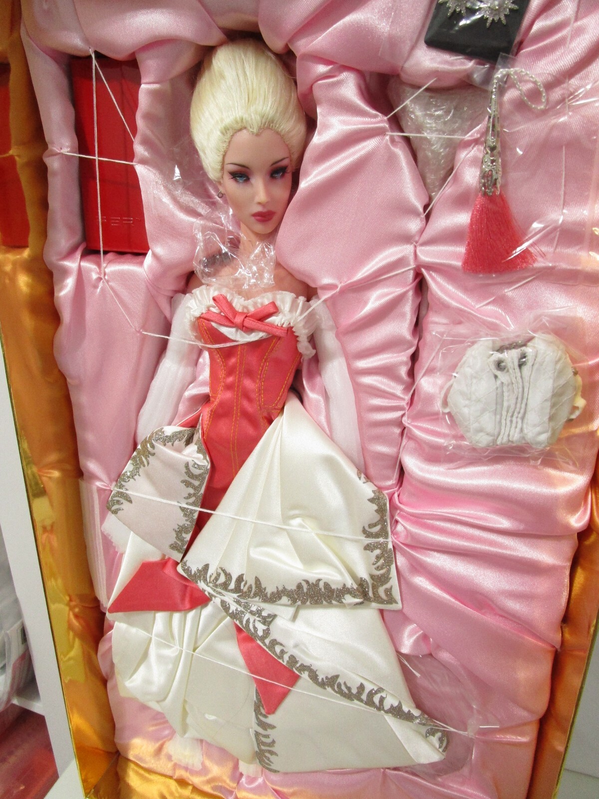 NRFB Convention Concertina Sybarite Resin Doll Superdoll Superfrock FBR