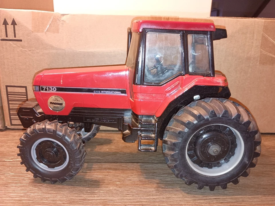 ERTL Case IH Magnum 7130 MFD, 1987 Limited Edition 1/16*SEE ALL PICS* - Image 3 of 4