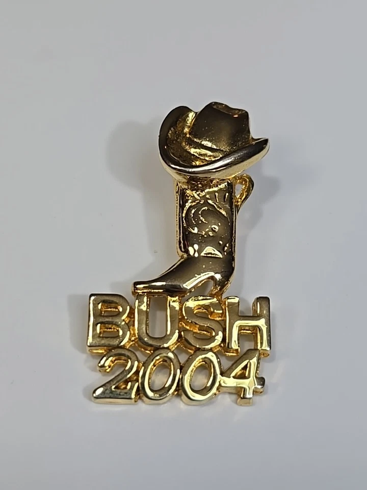 Prendedor de campaña Bush 2004 color dorado bota de vaquero y sombrero George W. Foto 2 de 4