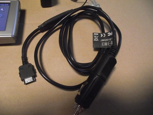 Set Garmin Nüvi 650 NA Navigation Auto GPS Saugnapf-Halterung und Ladekabel - Bild 20 von 24
