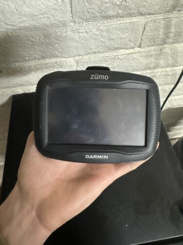 Garmin Zumo 350LM Car/Motorcycle Navigation System with mount bracket - Picture 1 of 4
