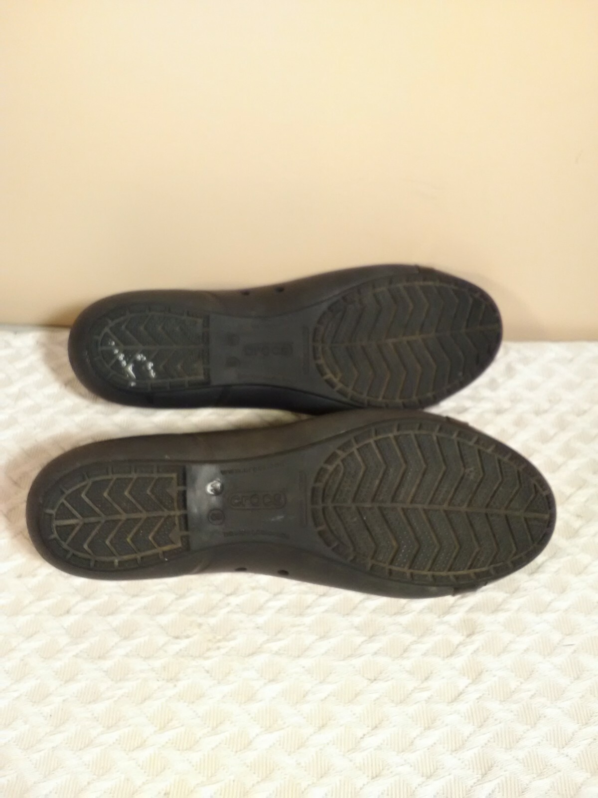 Crocs womens 8 black Gem