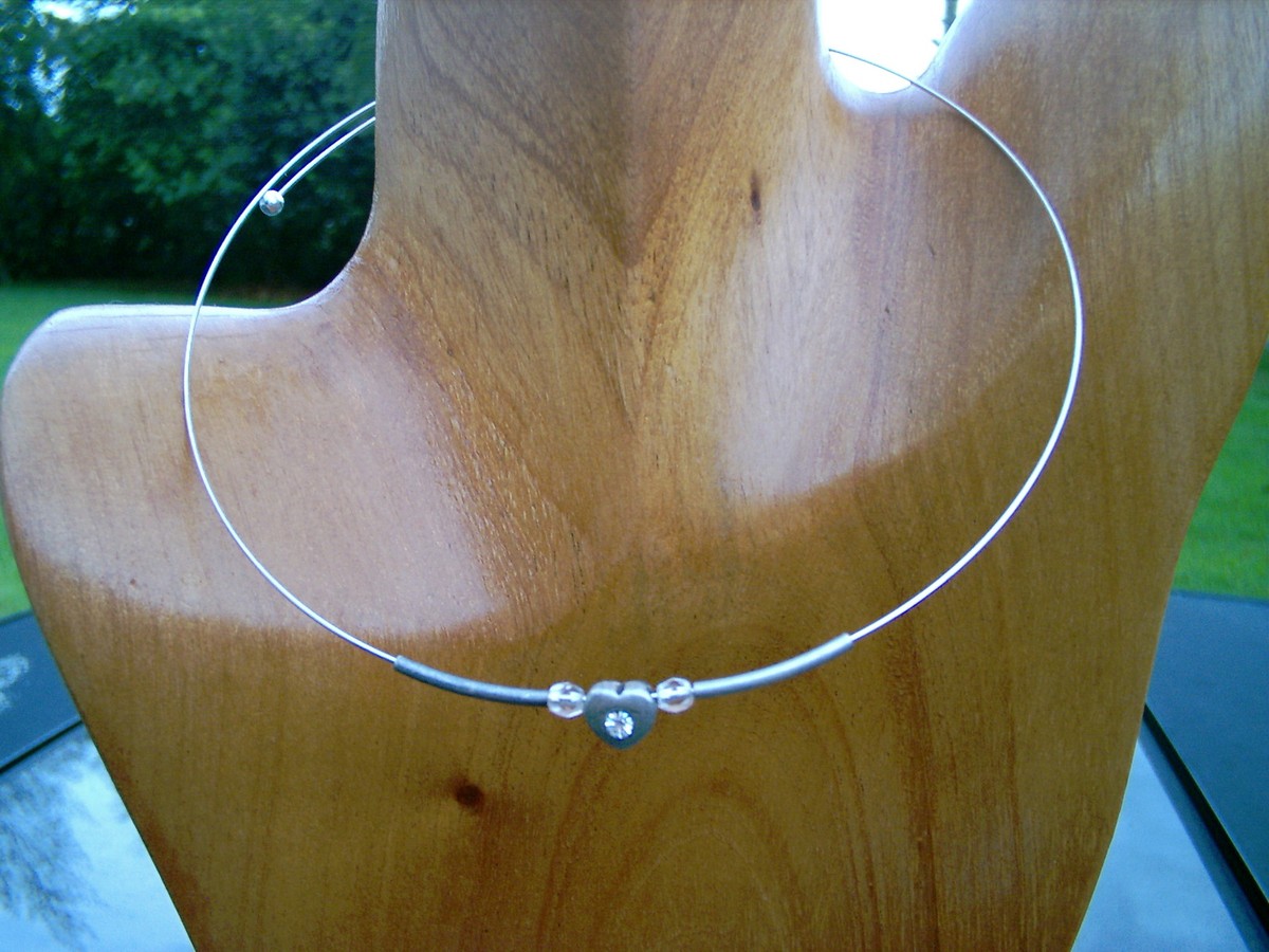 NEW CHOKER NECKLACE HEART CHARM ONE SIZE FITS ALL