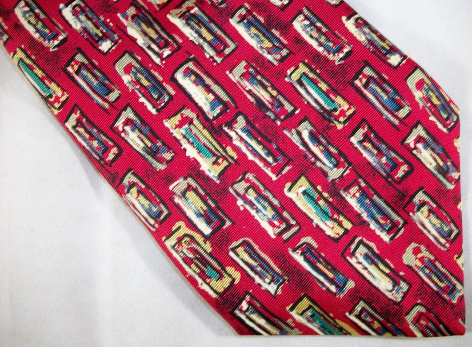 Corbata Adolfo Roja y Abstracta Crema Cuadrados Seda 58" Largo x 4" Ancho (E676) Foto 2 de 3