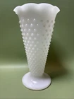 VINTAGE ANCHOR HOCKING MILK WHITE HOBNAIL GLASS VASE W/SCALLOPED EDGE-9.5“ TALL