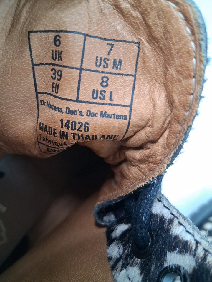 Botas de cuero Dr Martens con estampado de leopardo pelo de pony para mujer talla 8 negras/blancas Foto 4 de 4