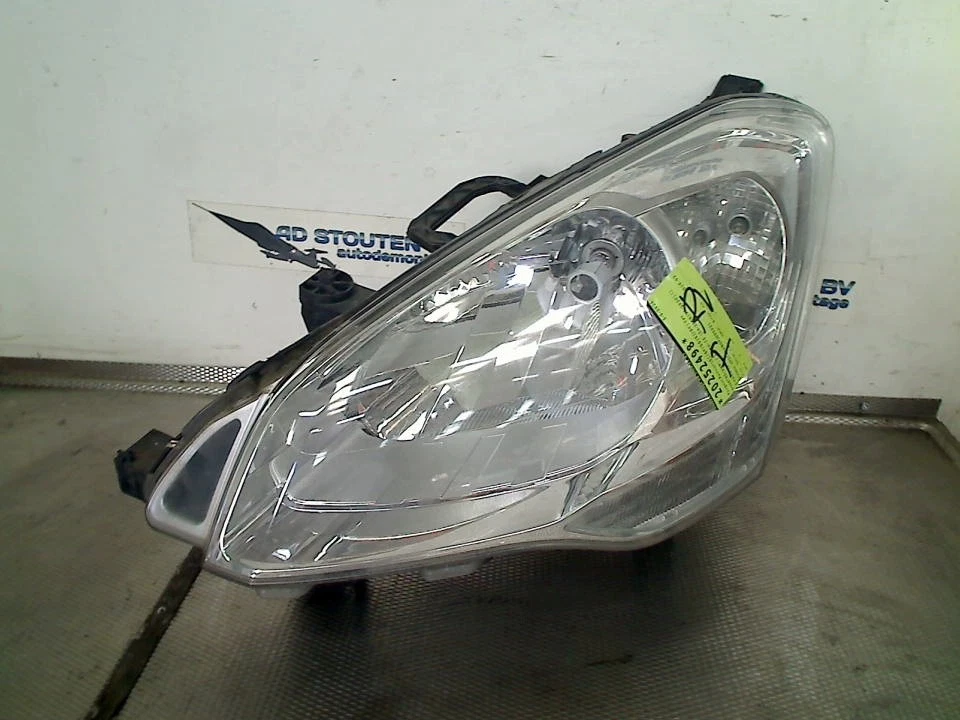 Peugeot Partner (GC/GF/GG/GJ/GK) 2016 LEFT HEADLIGHT HEADLAMP 89318031 - Image 4 of 4