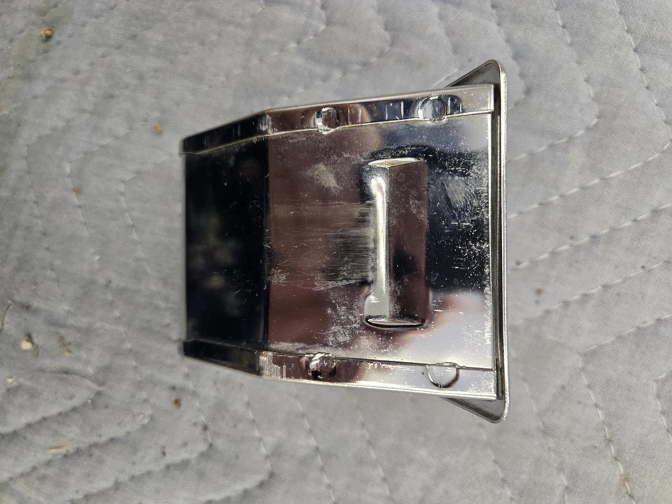 Cadillac Eldorado 1967 inserción de cenicero delantero. OEM Foto 3 de 4