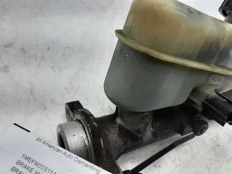 Brake Master Cylinder Without Traction Control 97-03 Mercury Sable 3F1Z2140AA - Imagem 3 de 4