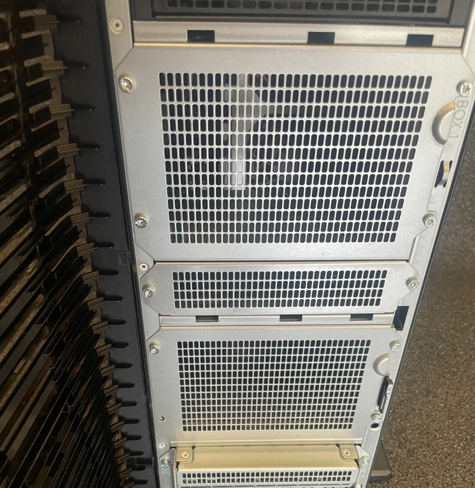 HPE ProLiant ML110 Gen11 LFF - Xeon Bronze 3408U - 32GB - No Drives - 2 x PS - Image 2 of 3