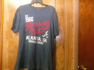 Pre-Owned Distressed Look Atlanta Braves Est 1966 MLB Genuine Mer T-Shirt -Sz XL