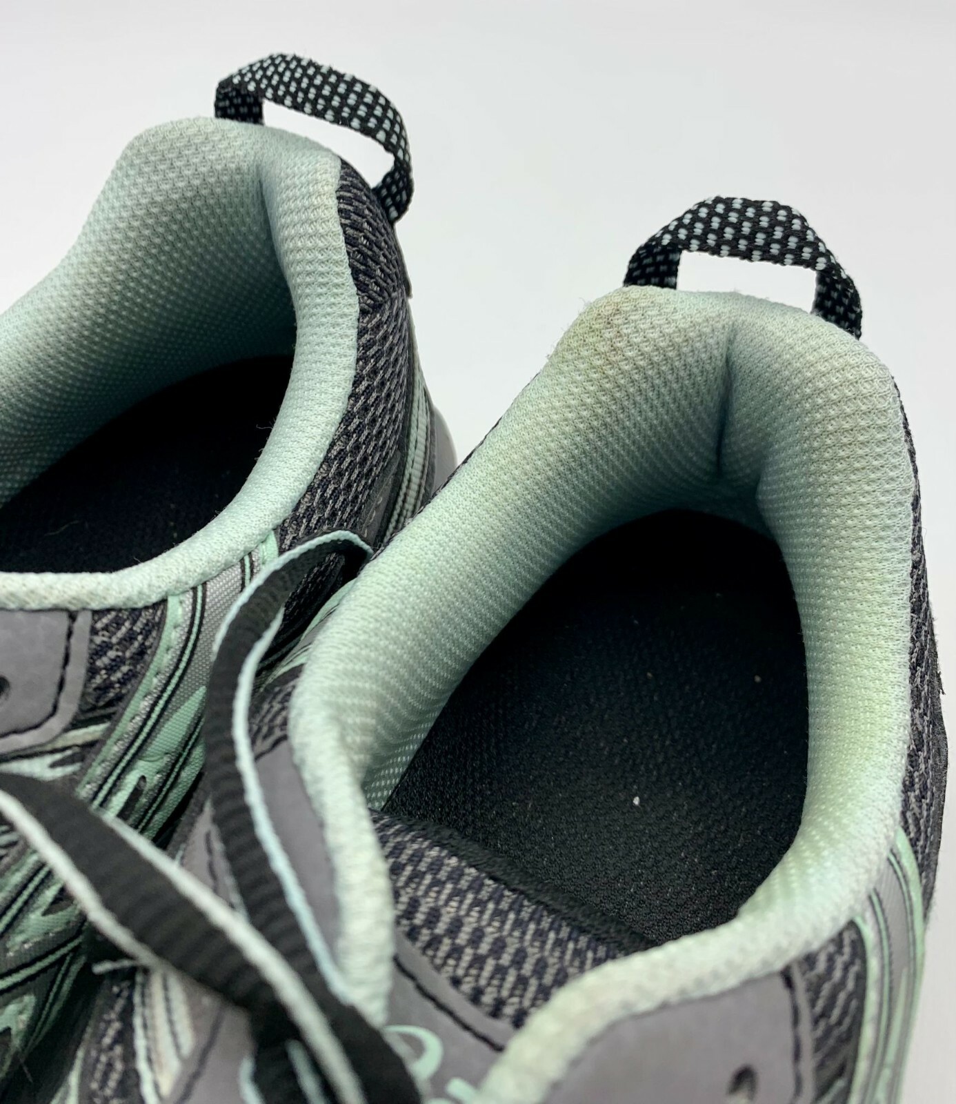 Asics Women's Grey & Green Gel Venture 5 Running Shoe… Gem