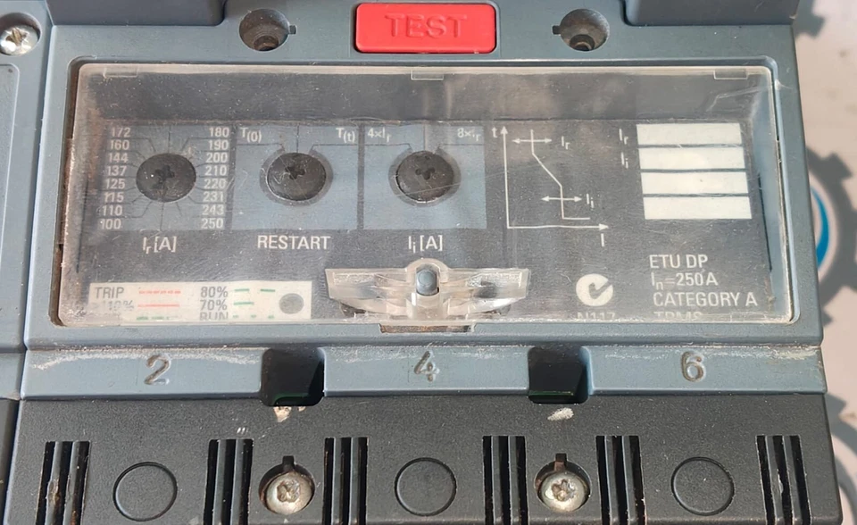 Siemens 3VT2725-2AA46-0AA0 Circuit Breaker 4Pole 250A. SIEMENS | USED - Image 2 of 4