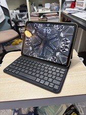 iPad 10th Gen 10.9in Magnetic Keyboard Case Bluetooth Black / Open Box