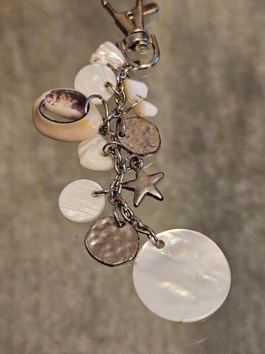 Real Shell Keyring / Bag Charm Metal Star & Hammered Metal Circle š - Picture 8 of 13