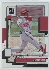 2022 Panini Donruss Career Stat Line /301 Juan Soto (White Jersey Swinging) o7m