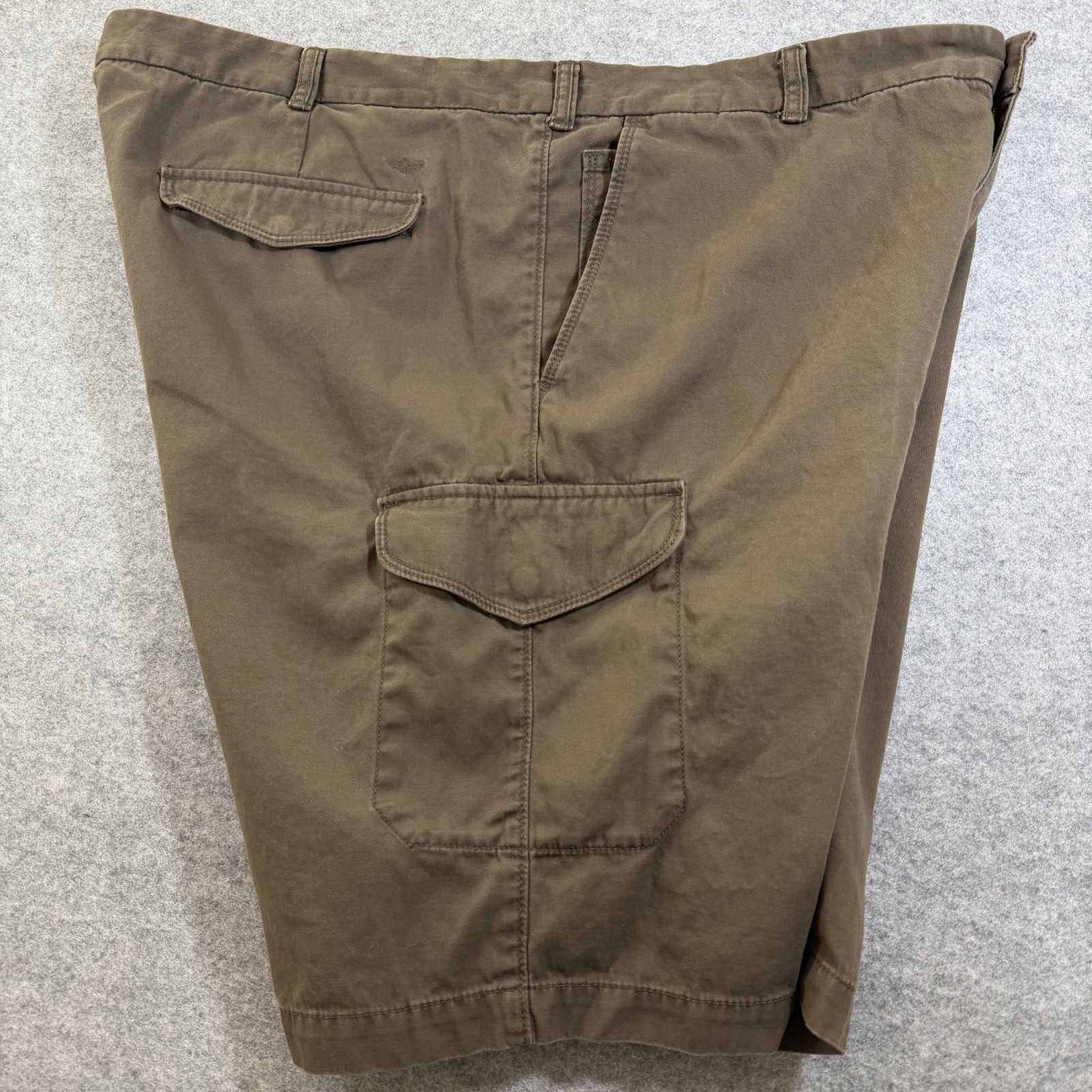 Dockers Cargo Shorts Men 46 Khaki Workwear Utility Durable Snap Pocket 11 Inseam thumbnail 3