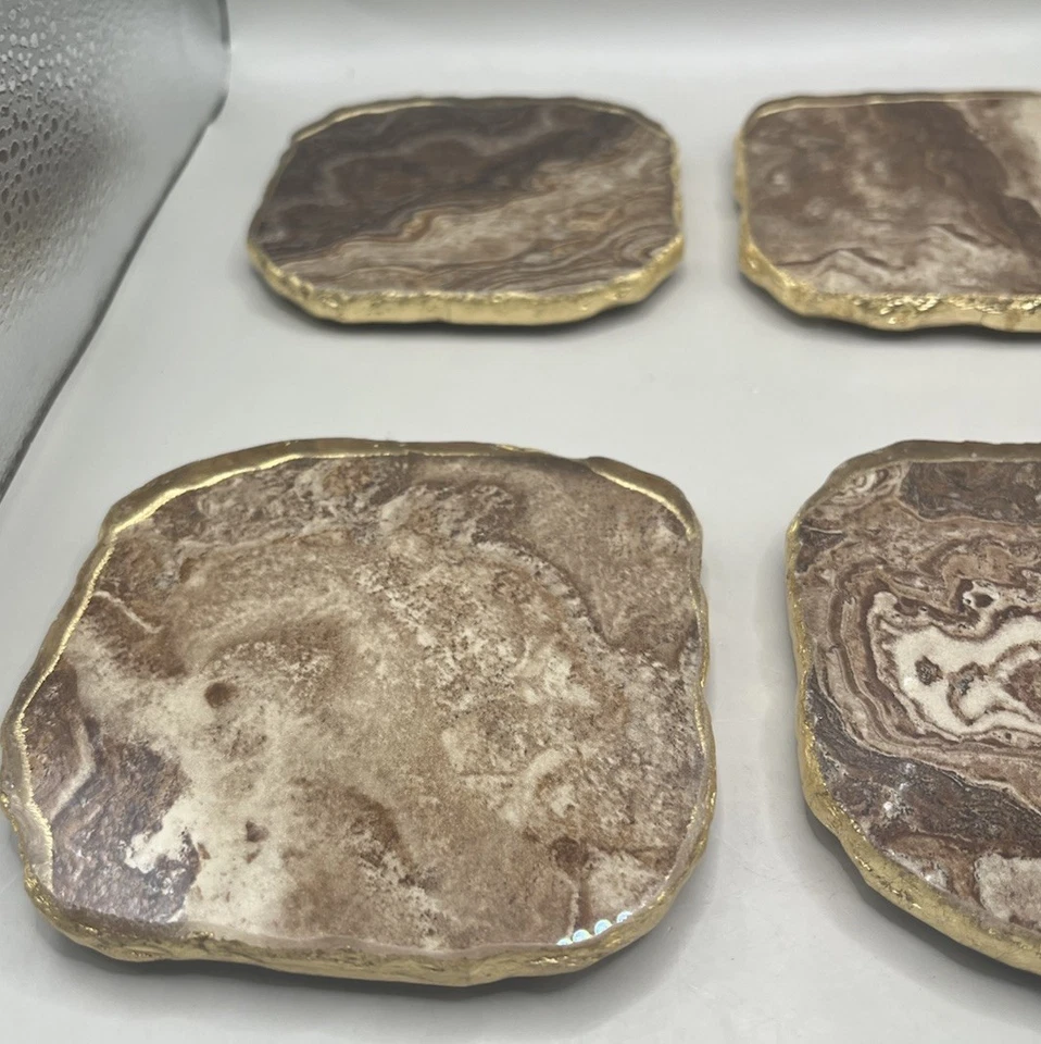 Zodax Juego de 6 posavasos cuadrados con borde dorado ágata 4” x 4”. Foto 4 de 4