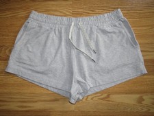 VUORI Women s MEDIUM Halo Essential Shorts 2.5" Heather Gray Pockets read