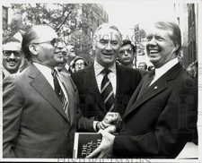1978 Press Photo President Jimmy Carter and Menachem Begin greet in New York.