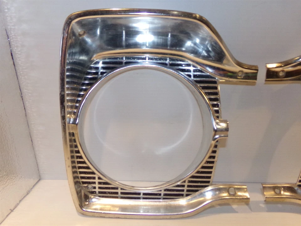 Par de biseles de faros Plymouth Satellite Belvedere 1965 OEM  Foto 2 de 4