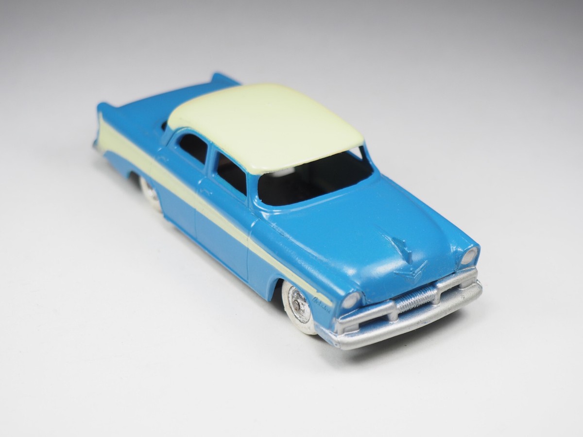 CIJ - 3/16 - Plymouth Belvedere - Rouge et crème - En boite