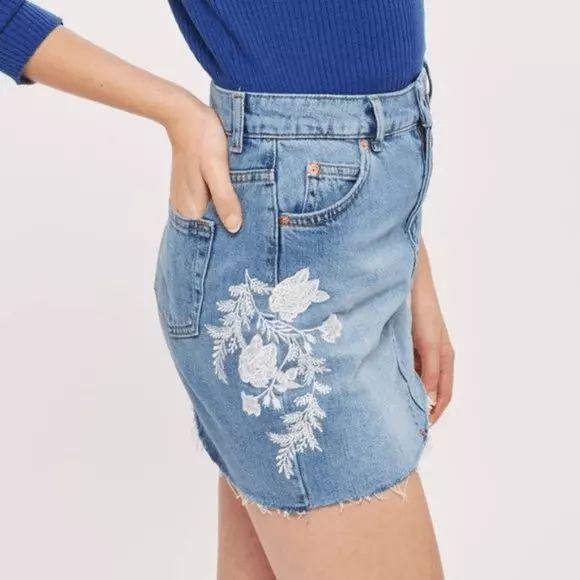 moto topshop women blue jean mini skirt with white floral embroidery size 6