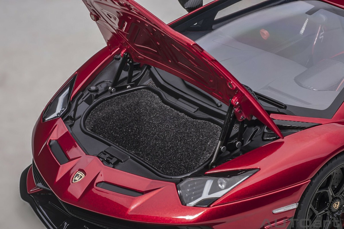 LAMBORGHINI AVENTADOR SVJ ROSSO RED 1:18 COMPOSITE by