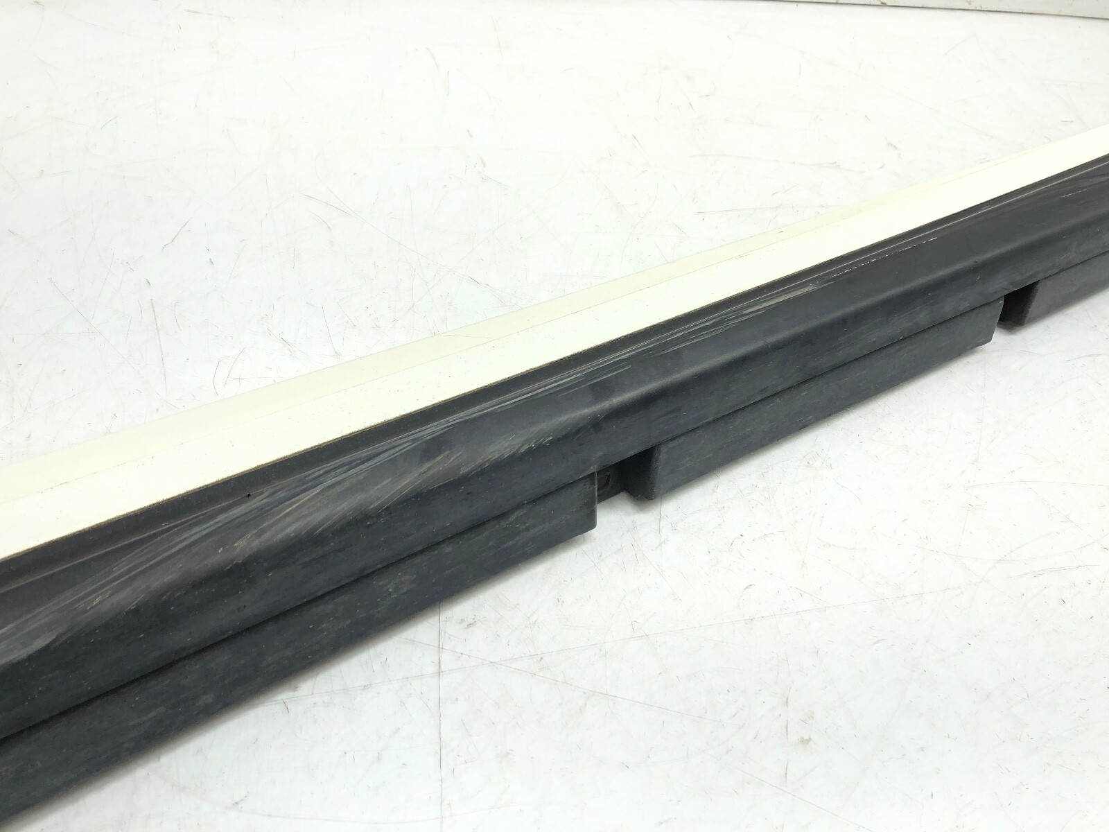 2014-2022 MASERATI GHIBLI LEFT DRIVER SIDE SKIRT ROCKER PANEL OEM BIANCO WHITE.