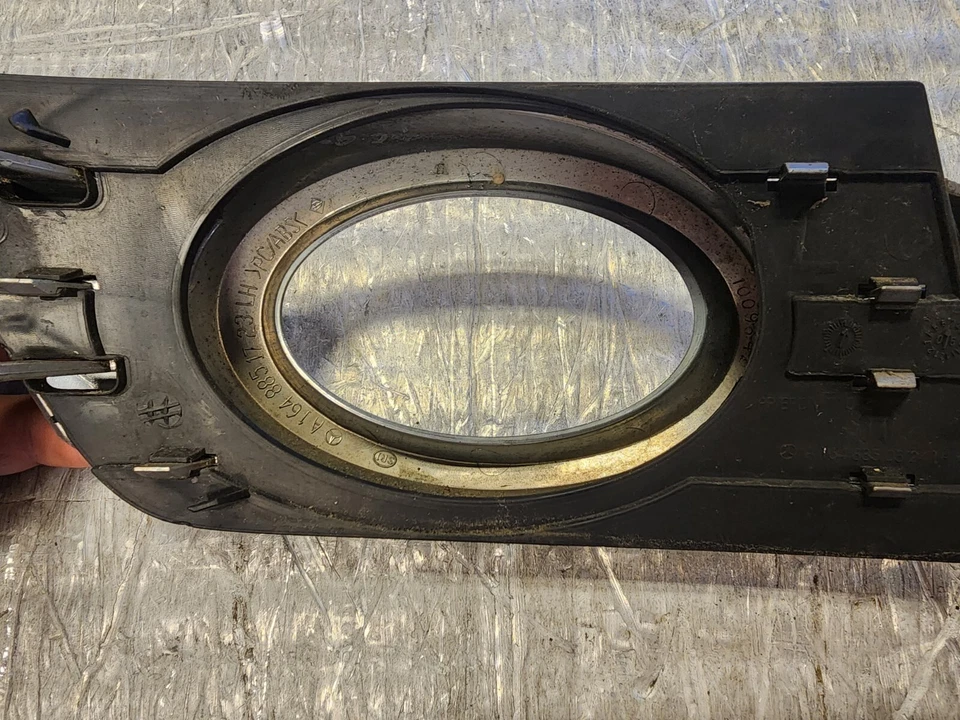 Mercedes-Benz Clase GL450 2007 faros antiniebla cubierta de rejilla lado izquierdo del conductor Foto 3 de 3