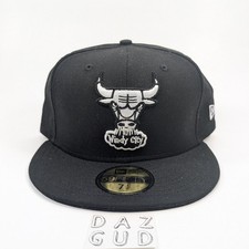 Chicago Bulls New Era 59Fifty Black White 7 1/2 Fitted Hat Cap NBA Team Logo NEW