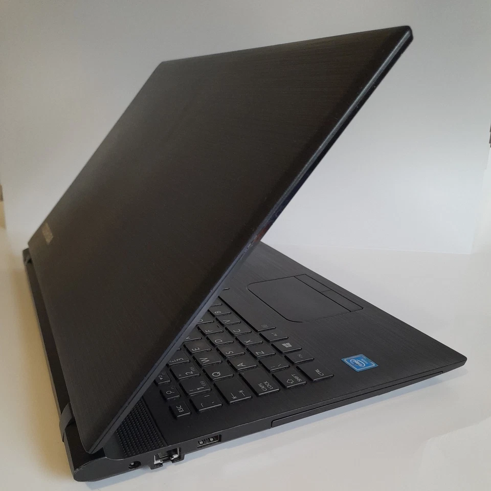 Toshiba Satellite C55-C-1M9 Laptop 15.6"  240GB SSD RAM 4GB WINOWS 7  - Image 3 of 4