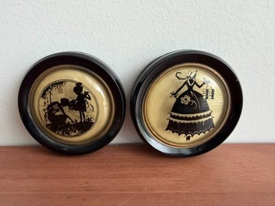 TWO VINTAGE REVERSE PAINTED SILHOUETTE SMALL WALL PLAQUES, 3.5'' D