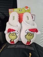 The Grinch Women  s Slip-On Slippers Size 9/10 White/Red Embroidered Faux Fur