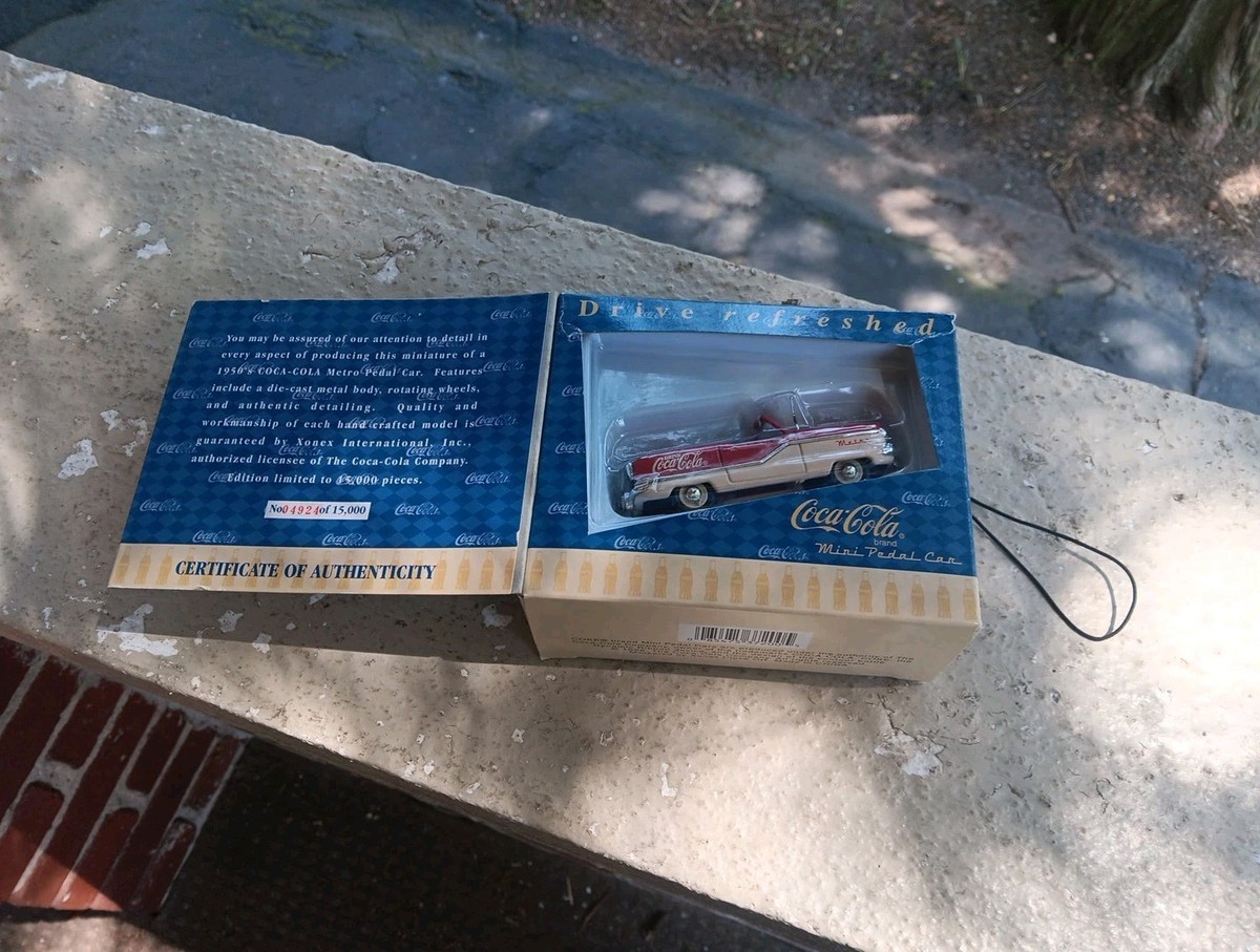 VINTAGE 1999 COLLECTOBLE COCA COLA DIE CAST METAL MINI PEDAL CAR