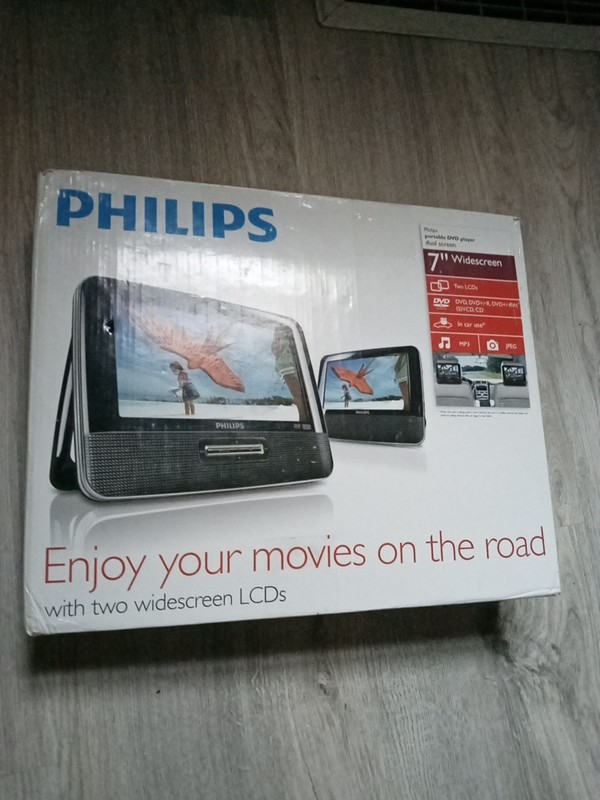 Phillips 7” Portable Dual Flat Screen LCD DVD New 