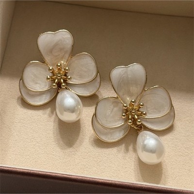 Romantic White Teardrop Flower & Faux Pearl Dangle Earrings Gold Tone