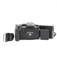 Olympus OM-D E-M1 Mark II 20.4MP Mirrorless Digital Body w/FL-LM3 Flash MFT 033