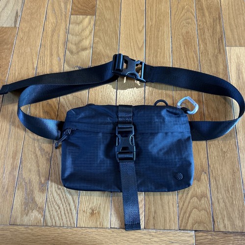 Athleta Belt Bag Black Hip Fanny Pack Adjustable Waist Strap Key Clip 9