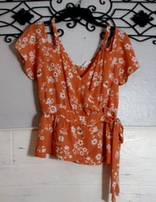 Sienna Sky Women's Top Size M Short Sleeve Orange Floral V Neck