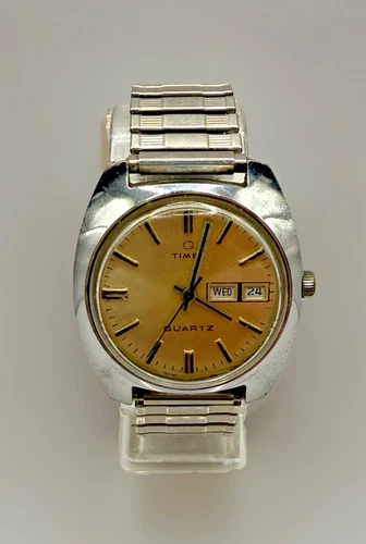 Vintage Timex Q Quartz Day Date Gold Dial Men’s Watch Stretch Band