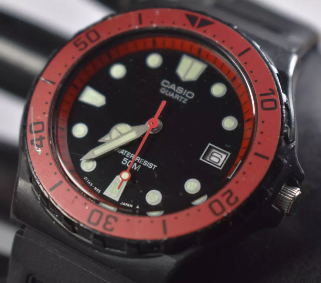 Casio vintage cheap watch red
