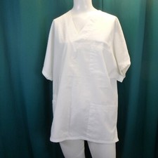 Green Town Scrubs Womens Size Small Scrub Top White Poly/Cot 3Pocket Pull Over