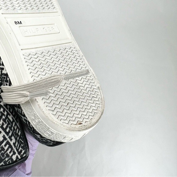 Tommy Hilfiger Women's Aquila Lace Up Sneakers Black Beige Logo Size 8M thumbnail 14