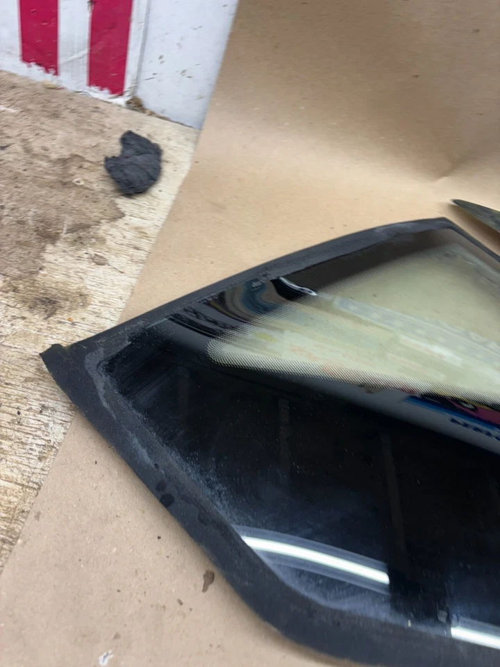 1987 - 1993 福特 MUSTANG HATCHBACK 后方四分之一 WINDOWS 玻璃汽车 LITE SUN X 色 — 第 2/4 张图片