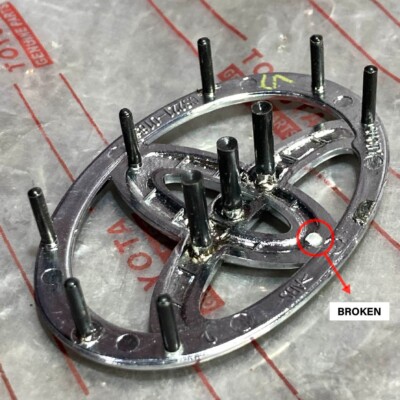 【Ky】トヨタ 純正 21in Toyota Steering Wheel Emblem 6.5CM GS221-01650 | Silver | Genuine