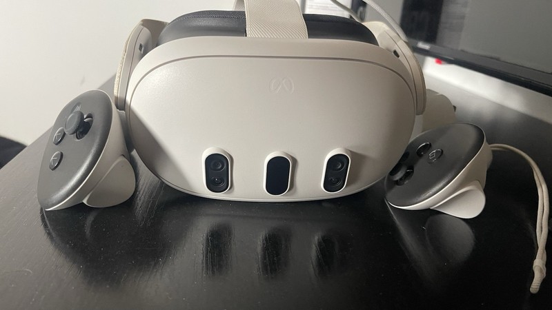 Meta Quest 3 VR 512GB with Everything Good Condition with Controllers, Charger